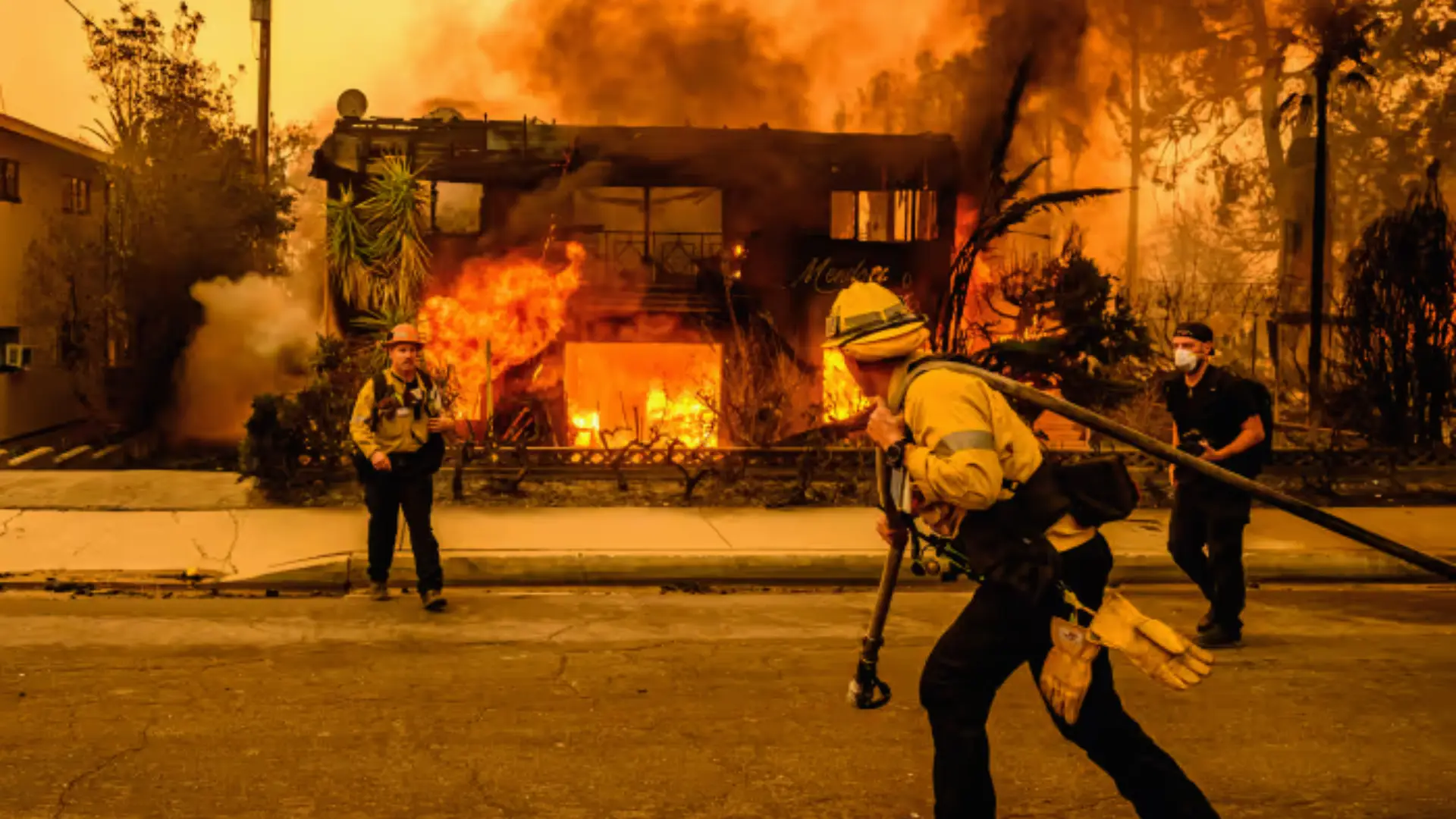 Los Angeles Millionaires Spend Rs 1.7 Lakh Per Hour on Private Firefighters Amid Raging Wildfires