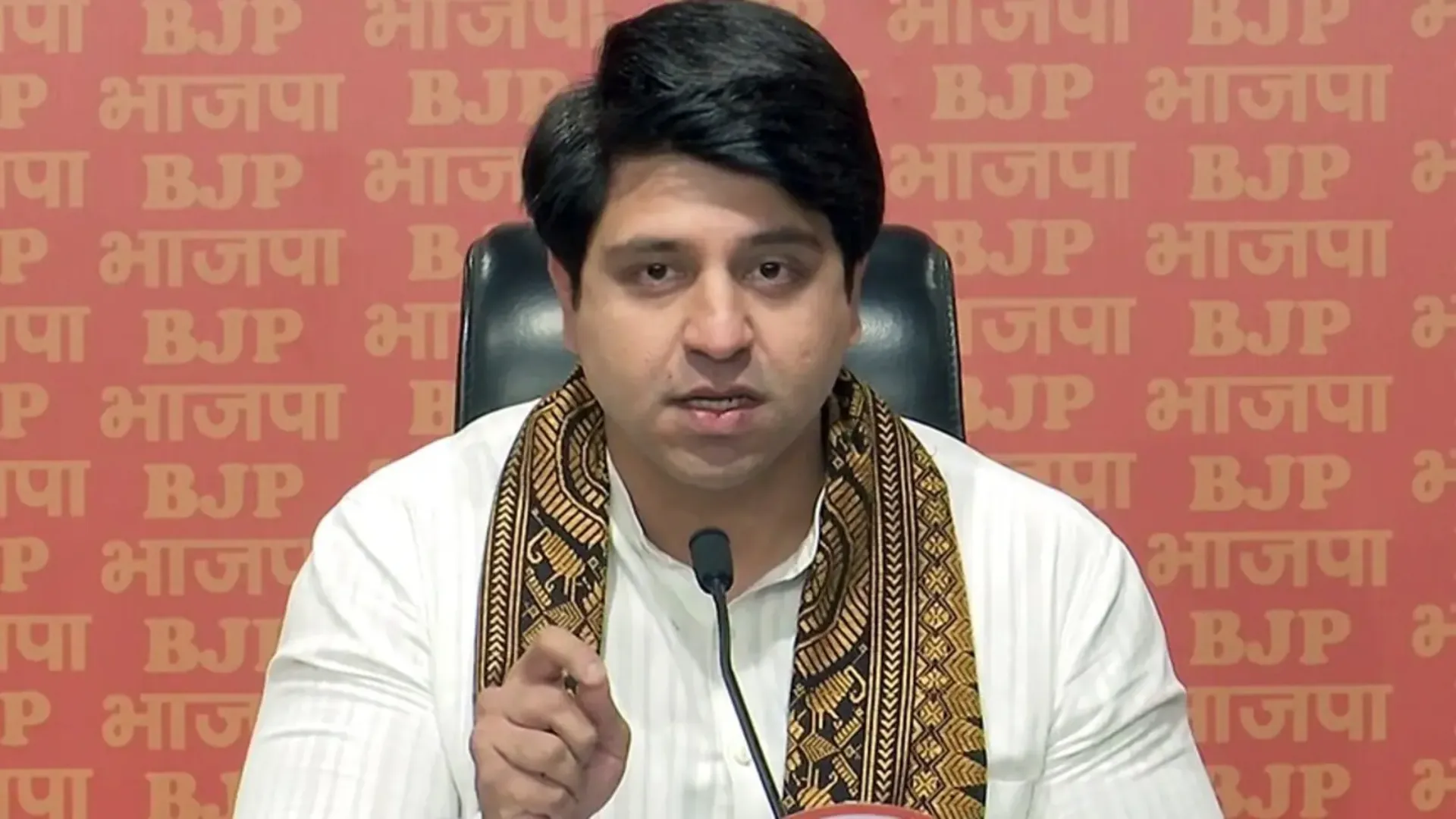 BJP Leader Shehzad Poonawalla Criticizes INDIA bloc as ‘Photo-Op’ without Leadership or Policy