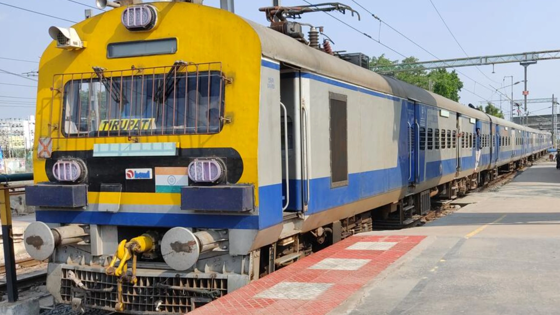 Villupuram-Puducherry MEMU Train Carrying 500 passengers Derails