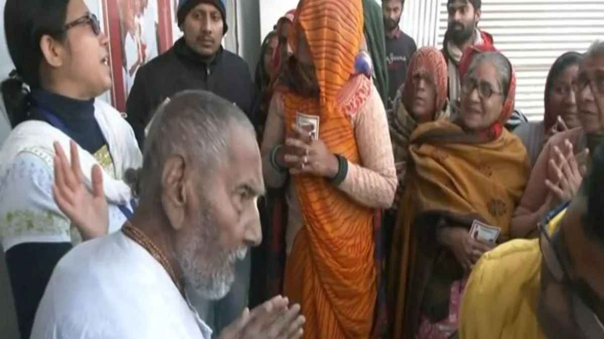 Swami Shivanand Saraswati, Aged 128, Inspires Devotees At Maha Kumbh 2025 With His Spiritual Legacy