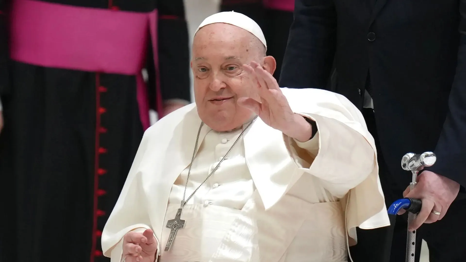 Papa Francesco teme la morte, “potrebbe non sopravvivere” all’ultima crisi di salute: rapporto